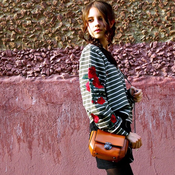 ❗️Moving SALE FINAL❗️ Vegan Leather Purse - Picture 6 of 8